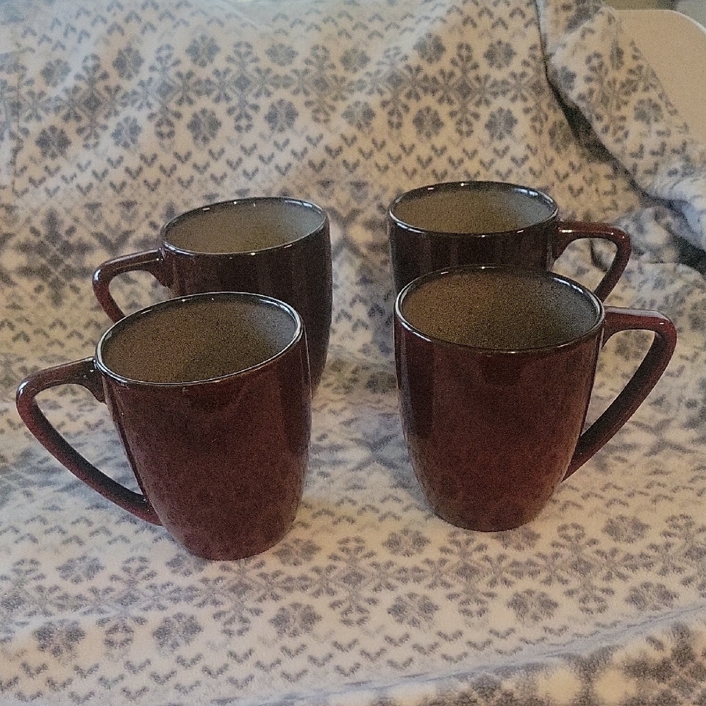Food Network Discontinued Set of 4 Mugs. Maginta And Stone Colored.